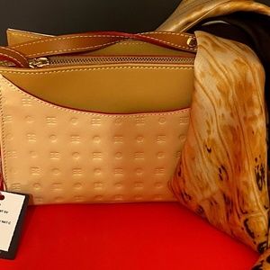 NEW! ELEGANT CREAM PATENT LEATHER CROSSBODY BAG